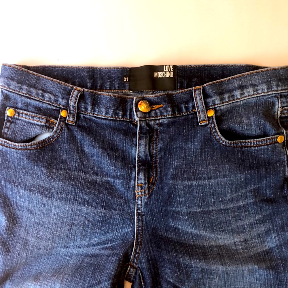 LOVE MOSCHINO WOMENS SLIM FIT JEANS SIZE 31 98% COTTON ANS 2%ELASTANE.